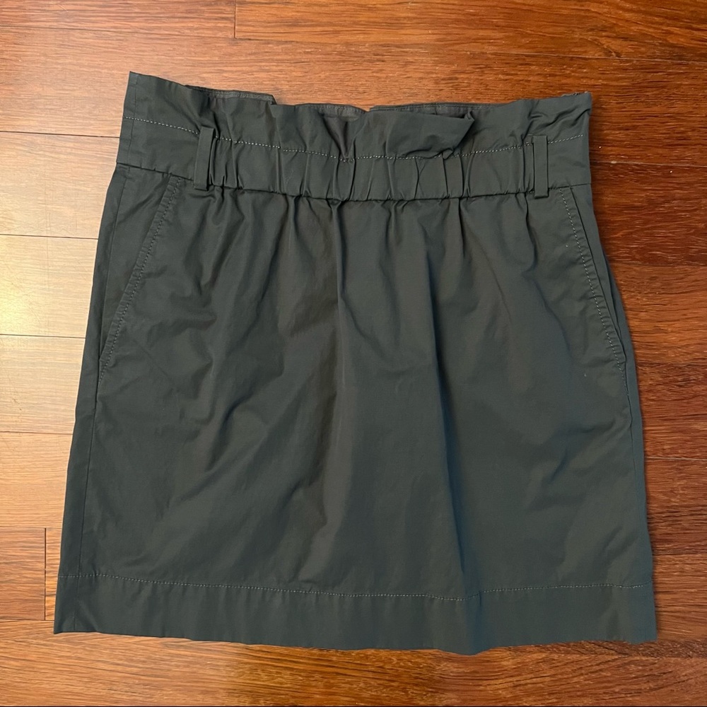 ⭐️ Banana Republic Gray Skirt